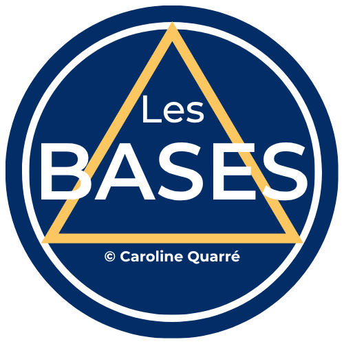 Les BASES – Programme par Caroline Quarré Logo Les BASES avec triangle doré sur fond bleu et signature Caroline Quarré